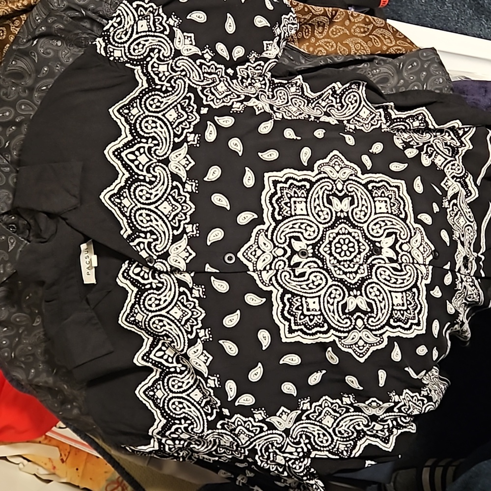 Bandana Print Shirt Gently used No Rips/Stains from smoke/pet free home
